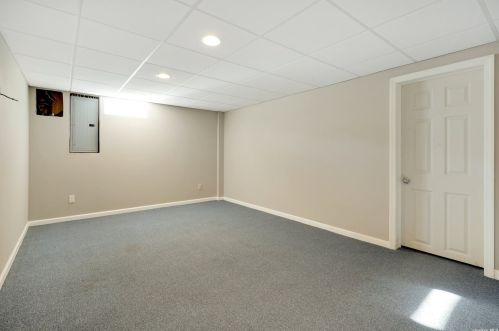 37 Bainbridge Ave, Huntington Station NY 11747-2602 exterior