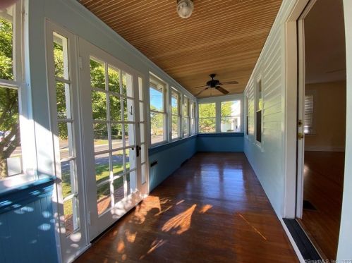 239 Seaside Ave, Milford CT 06460-6311 exterior