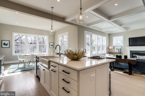 2733 1 St, Arlington VA 22203-2639 exterior