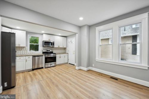 16 Roland Rd, Chester PA 19015-3327 exterior