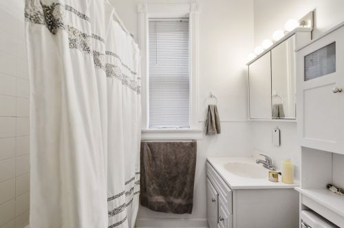 650 Barry Ave, Chicago IL 60634-4912 exterior