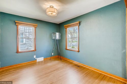 1051 Cumberland St, Saint Paul MN 55117-4870 exterior