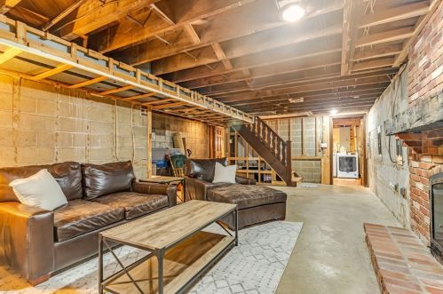 2374 Jenkinson Dr, Pittsburgh PA  15237-6620 exterior