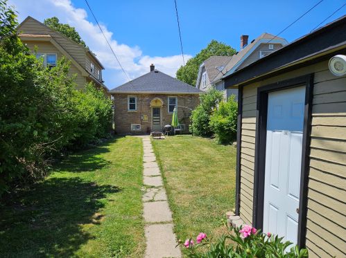 3026 15 St, Milwaukee WI 53215-3715 exterior