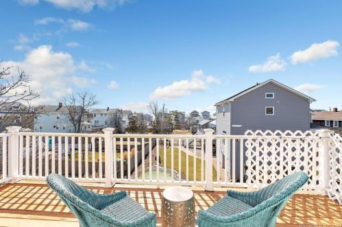 43 Morehouse Ave, Milford CT 06460 exterior