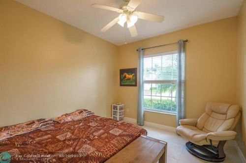 9597 Lindale Trace Blvd, Fort Pierce FL  34987-2439 exterior