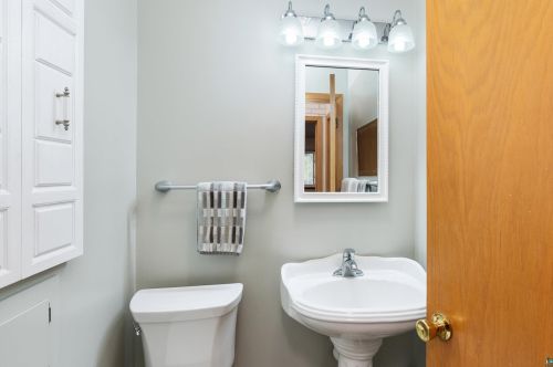 1815 Kenwood Dr, Duluth MN 55811-1652 exterior