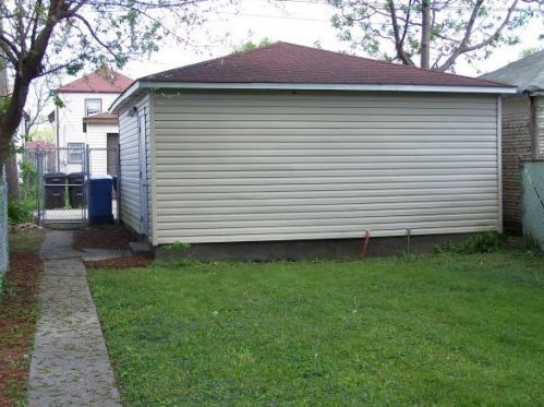 8841 Michigan Ave, Chicago IL 60628-1447 exterior