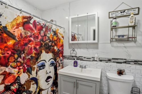 20 Grv Ter, Irvington NJ 07111-2722 exterior