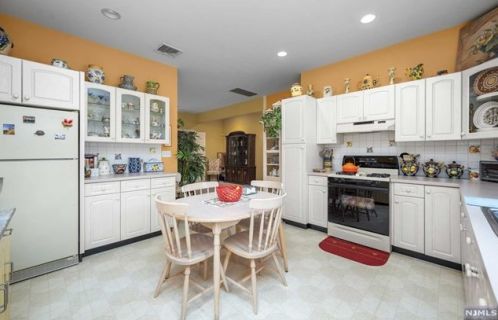 270 Baldwin Ave, Hasbrouck Heights NJ 07604-2301 exterior