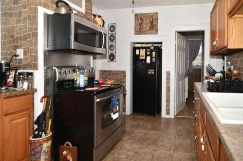 832 Elm St, Woonsocket RI 02895-3507 exterior