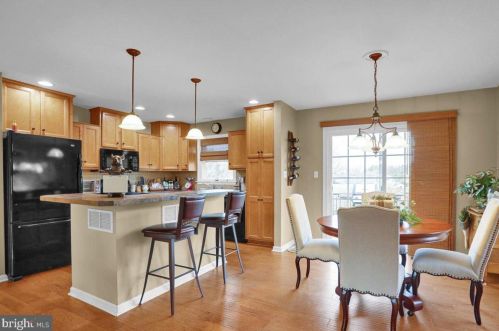 2447 Ellendale Dr, Lancaster PA 17602-1422 exterior