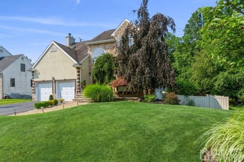 54 Mayercik Ct, Edison, NJ 08820-4800