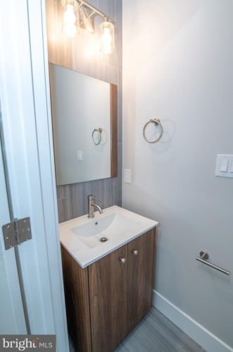 2213 Emerald St, Philadelphia PA 19134-3548 exterior