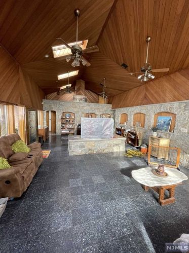 114 Pne St, Cliffside Park NJ 07010-1018 exterior