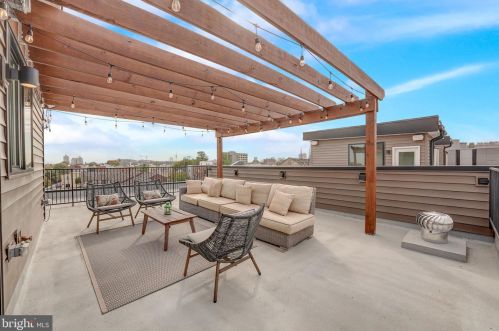 654 13 St, Philadelphia PA 19123-2427 exterior