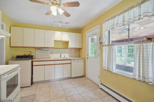 72 Fellswood Dr, Livingston NJ 07039-2238 exterior