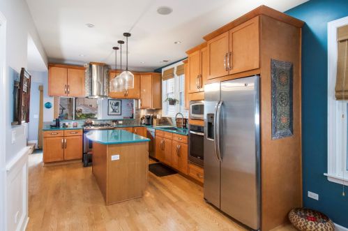 2152 Farragut Ave, Chicago IL 60625-1204 exterior