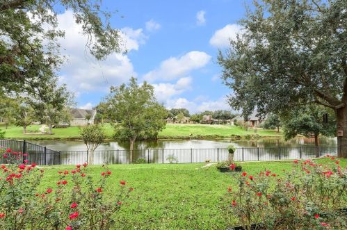 32443 Waterford Crst Ln, Fulshear TX 77441-3003 exterior