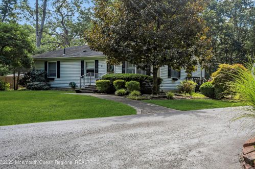 26 Frank Applegate Rd, Jackson Twp NJ 08527-2455 exterior