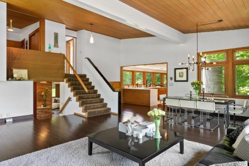 7938 Regent Rd, Milwaukee, WI 53217-3137