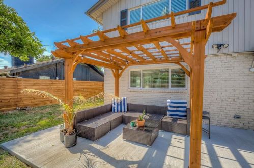 3249 Chapel Downs Dr, Dallas TX  75229-5836 exterior