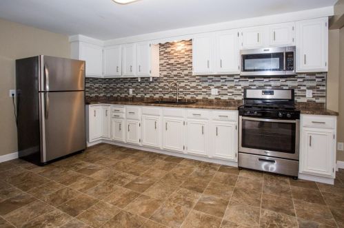 109 Delos St, Saint Paul, MN 55107-2206