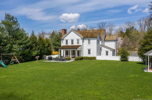 19 Montgomery Ln, Greenwich, CT 06830-4012