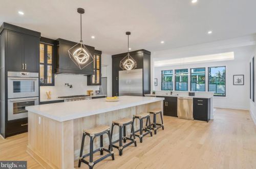 1520 Brookhaven Dr, Mc Lean VA  22101-4127 exterior