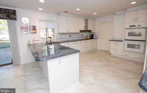 699 Longview Dr, Huntingdon Valley PA 19006-2219 exterior