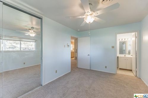 5922 Timberrock Dr, San Antonio TX 78242-1052 exterior