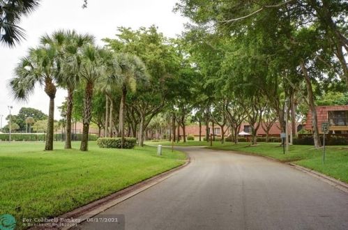 731 Buttonwood Ln, Boynton Beach FL 33436-7126 exterior