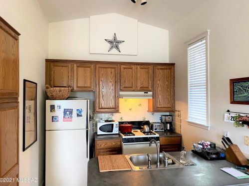 1070 Miles St, Tucson AZ 85719-6140 exterior