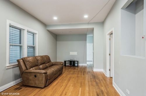 1323 Nelson St, Chicago IL 60657-3103 exterior