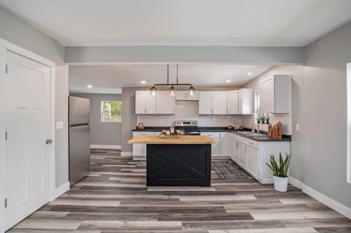 324 Michigan Ave, Three Rivers MI 49093-1124 exterior