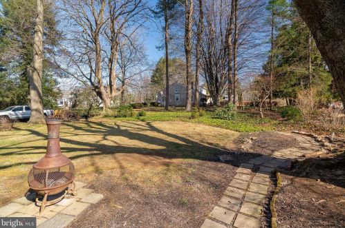 1592 Hollywood Dr, Lancaster PA 17601-5227 exterior