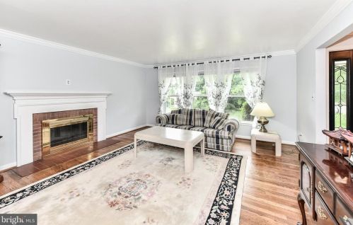 6158 Loch Raven Dr, Mc Lean VA  22101-3132 exterior