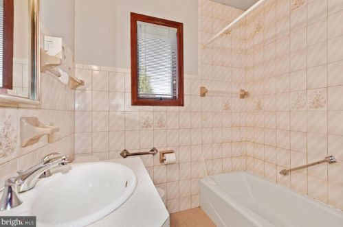 1752 Exton Ave, Trenton NJ 08618-4433 exterior