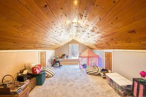 11 Carrington Ln, Farmington CT 06032-2322 exterior