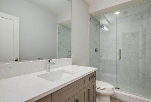 642 Hillside Ave, Elmhurst IL 60126-4247 exterior