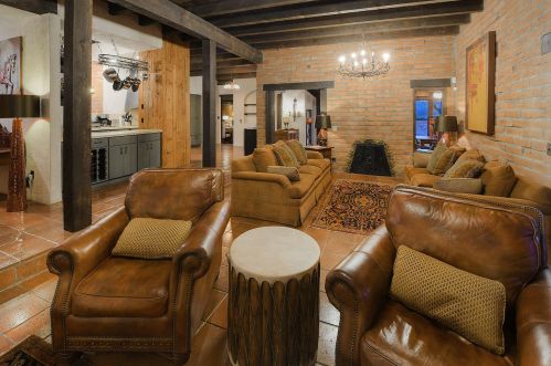 11330 Tanque Verde Rd, Tucson AZ  85749-8525 exterior