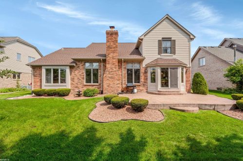 16820 Renee Dr, Macomb Township MI 48042-2324 exterior