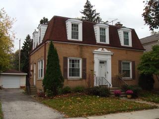 5739 Kerbs Ave, Chicago IL  60646-6619 exterior