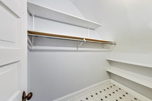 1832 Estes Ave, Chicago IL 60645-2904 exterior