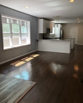 8422 Saginaw Ave, Chicago IL 60617-2028 exterior