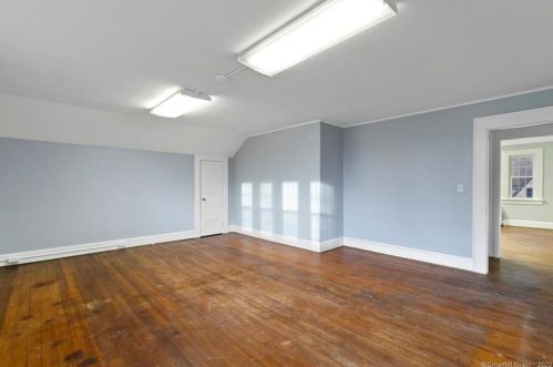 458 Main St, Meriden CT 06451-5090 exterior