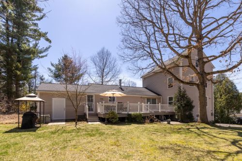 15 Ayers Ln, Dover NH 03820-4643 exterior