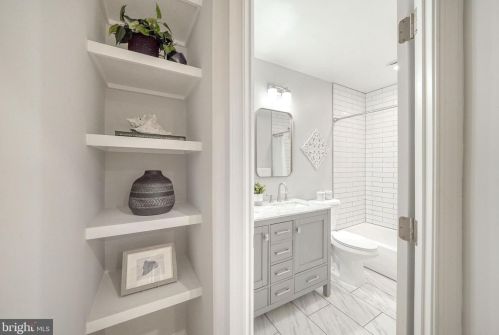 2809 James Dr, Alexandria VA  22303-1338 exterior