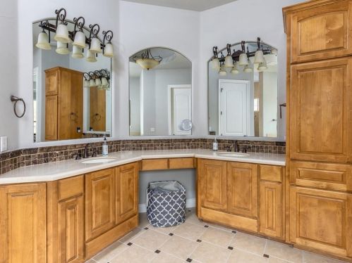 708 Champions Dr, Georgetown TX 78628-1184 exterior