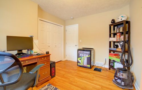 1516 Southlawn Dr, Wyoming MI exterior